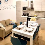La Casetta Del Vicolo - Free Parking & 15 Min Station Apartmán *