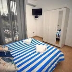 Apartmán La Casetta Del Vicolo - Free Parking & 15 Min Station *