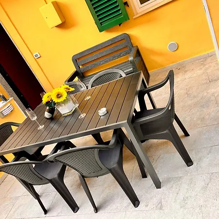 La Casetta Del Vicolo لا سبيتسْيا