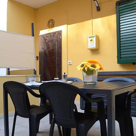 Terrazza Privata , 2 Camere, Comoda Per Le 5 Terre , La Casetta Del Vicolo *