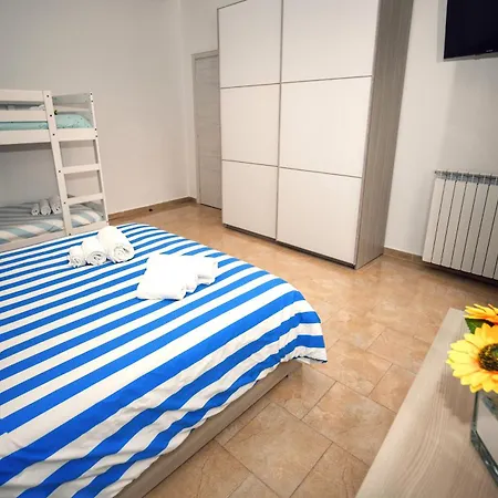La Casetta Del Vicolo - Free Parking & 15 Min Station Апартаменты Специя