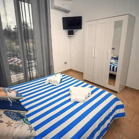 Apartmán La Casetta Del Vicolo - Free Parking & 15 Min Station *