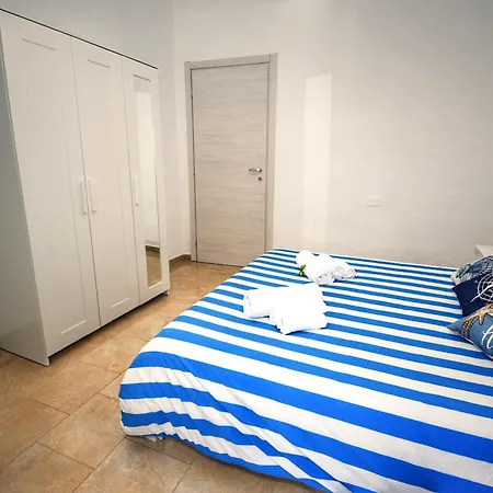 La Casetta Del Vicolo - Free Parking & 15 Min Station Apartmán