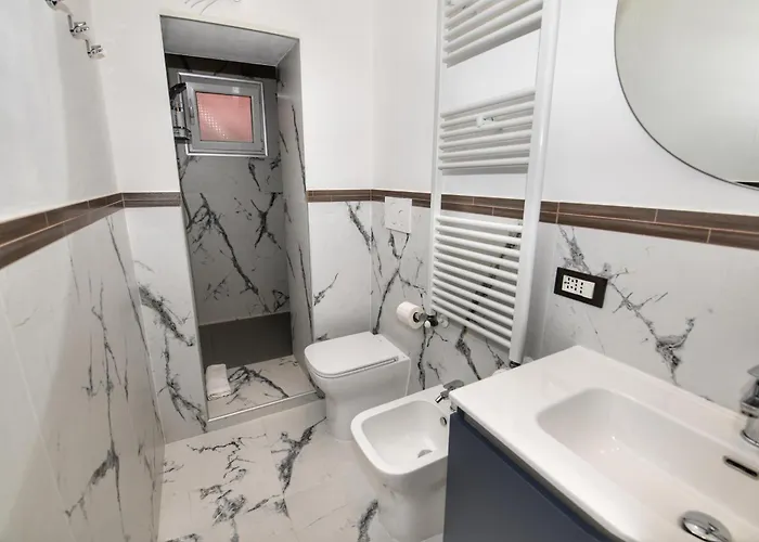 La Casetta Del Vicolo - Free Parking & 15 Min Station Apartment