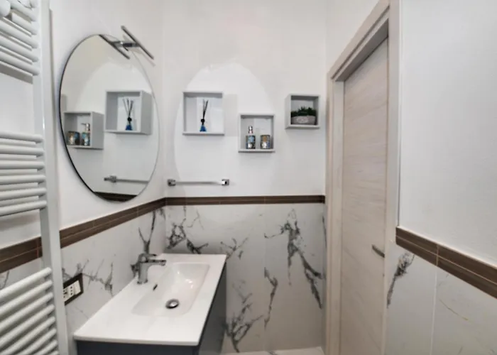 La Casetta Del Vicolo - Free Parking & 15 Min Station Apartment