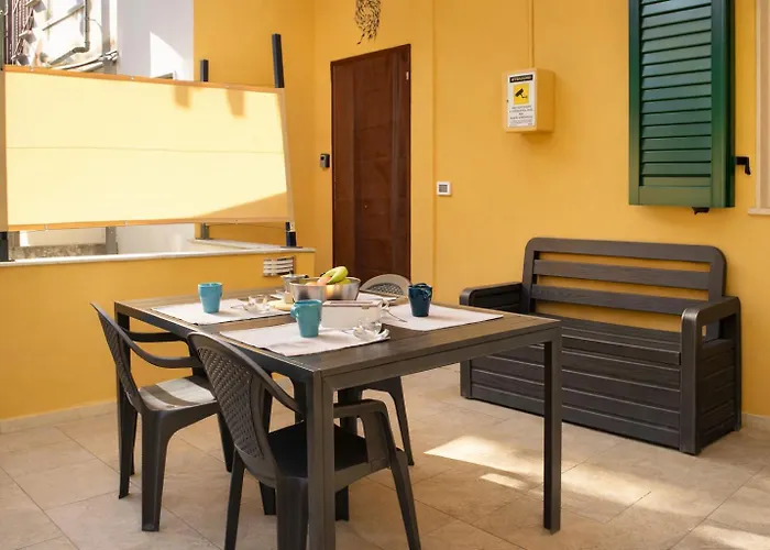 La Casetta Del Vicolo - Free Parking & 15 Min Station Apartment La Spezia